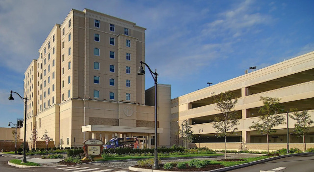 Hollywood Casino Bangor, Забронировать Отель Отели Бангор 3 звезды, рядом с Maine Savings Amphitheater, 3*