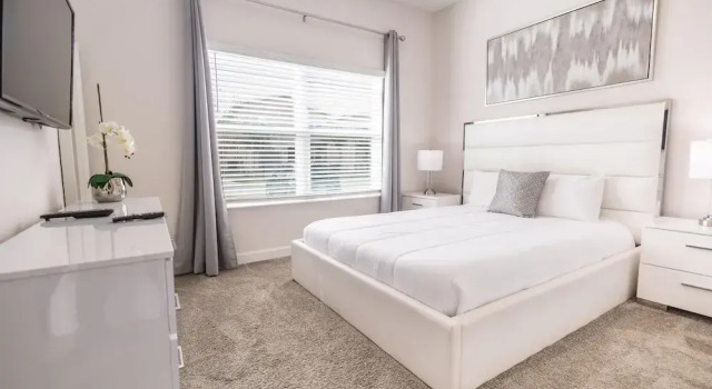 8967 CC - Cozy 5 Bed Home With Private Pool