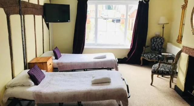 Longs Inn, Boek Hotel Woburn Bedfordshire