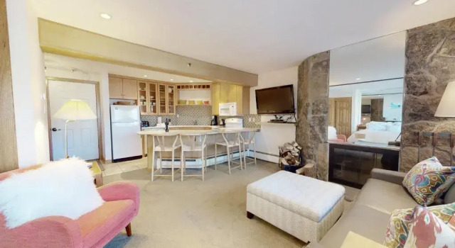 Laurelwood Condominiums Studio Premier Unit 105, Забронировать Отель Сноумасс-Виллидж Горнолыжный курорт Аспен-Сноумас, рядом с Торговый центр Snowmass