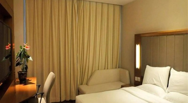 JI Hotel Qingdao Xianggang Zhong Road, Забронировать Отель Бизнес-отели Шаньдун, 4* 5*