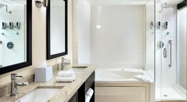 Люкс Four Points by Sheraton Mississauga Meadowvale