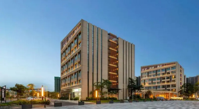 Hua Wen Si Ji Hotel, Rezerwuj Hotel Hotele 4-gwiazdkowe w Zhaoqing, 4*