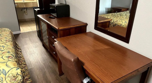 Budget Plaza Motel, Book Motel Brooklyn Park Maryland