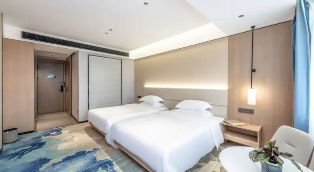 Номер Comfort с видом на горы Stay at Guilin Scenic Spot