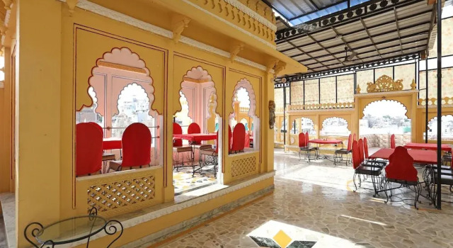 OYO 3942 Hotel Baba Palace, Забронировать Отель Отели Удайпур 3 звезды, рядом с Bagore ki Haveli, 3*
