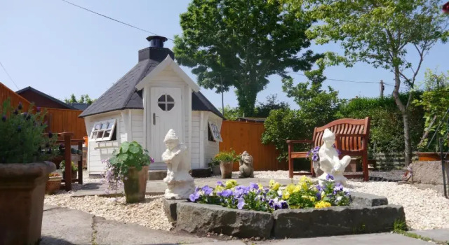 Cameron Cottage, Book Feriehus Hoteller i Inverkip med parkering, Parkering