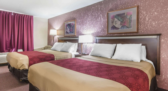 Четырёхместный номер Standard Econo Lodge