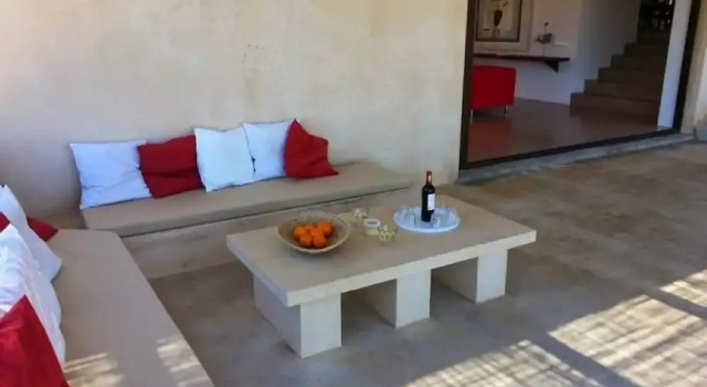 Siamo Elisabetta, Book Hotel Es Pujols Formentera