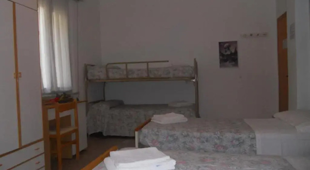 Трёхместный номер Standard Hotel Pigalle