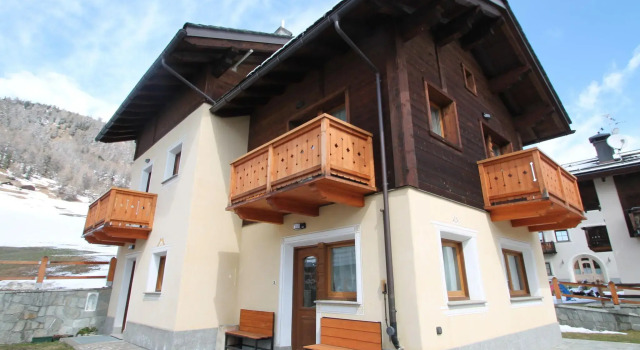 Stunning Holiday Home in Livigno near Ski Lift, Забронировать Отель Отели Ливиньо 3 звезды, рядом с Кресельный подъёмник Сан Рокко 17А (нижняя станция), 3*