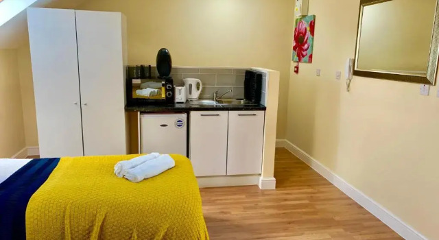 Апартаменты Superior 2 Bedroom 2 Bathroom Ground Floor Apartment in Newbury Park Ilford with Garden Parking and Fast WiFi