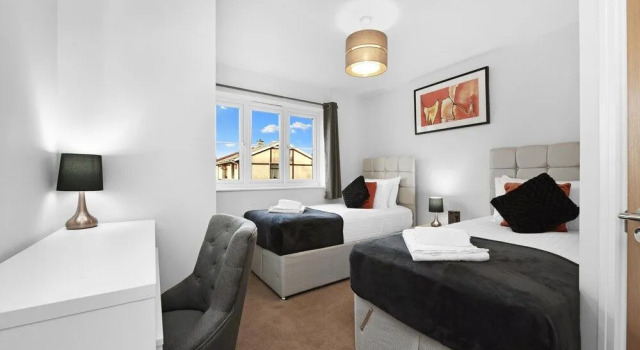 London Heathrow Living Holywell Serviced Houses, Забронировать Апартаменты/квартира Отели Большого Лондона с парковкой, Парковка