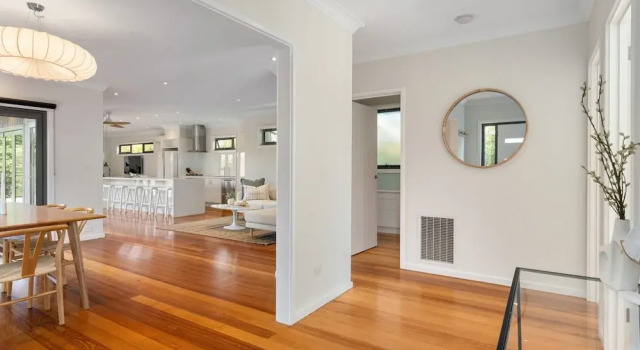 Luxurious 3-bed Home With Outdoor Spa, Book Resort Resort Hotels in Melbourne Region, Resort