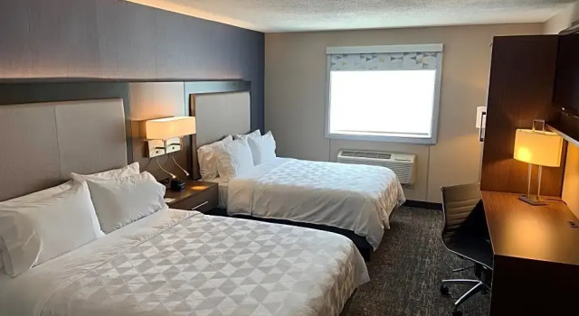 Номер Deluxe Holiday Inn & Suites Chicago-Carol Stream Wheaton by IHG