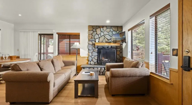 Двухместный номер Standard с балконом и с видом на бассейн Tahoe Edgelake Beach Club by Coolvacay