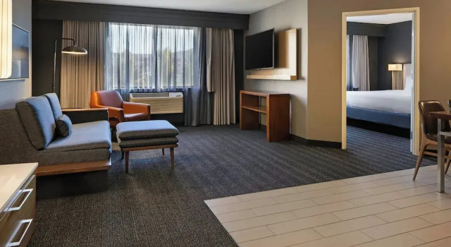Люкс Courtyard by Marriott Sacramento Midtown