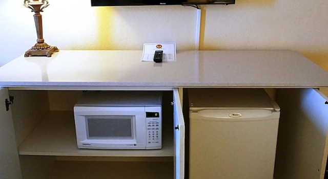 Четырёхместный номер Standard oceanfront Emerald Shores Hotel - Daytona Beach