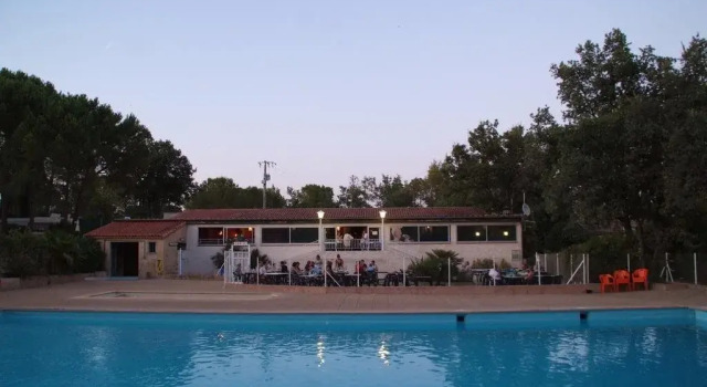 Camping Le Provençal, Rezerwuj Pole kempingowe Kempingi i glamping w Green Provence, Pole kempingowe