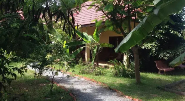 Oasis Garden Guesthouse, Boek Hotel Hotels in Kep Province met parkeren, Parkeren