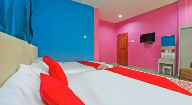 Четырёхместный люкс OYO 89933 Nun Hotel