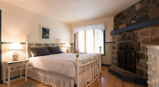 Auberge Le Lupin B&B, Rezervovat Hostel Hostely v Mont Tremblant Region, Hostel
