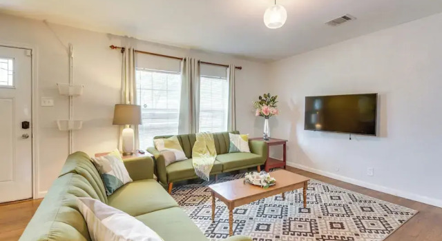 Welcoming Home ~ 6 Mi to Downtown San Antonio!, Réserver Hôtel San Antonio Bexar County