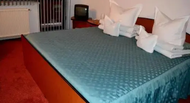 Hotel Bradul, Брондау Қонақ үй Ceahlau Neamţ
