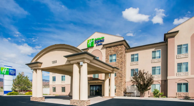 Holiday Inn Express & Suites Cedar City by IHG