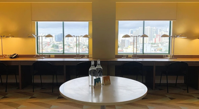 Кровать в общем номере Hotel Benilde Maison De La Salle