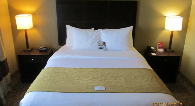 Номер Standard Comfort Suites Fort Wayne North