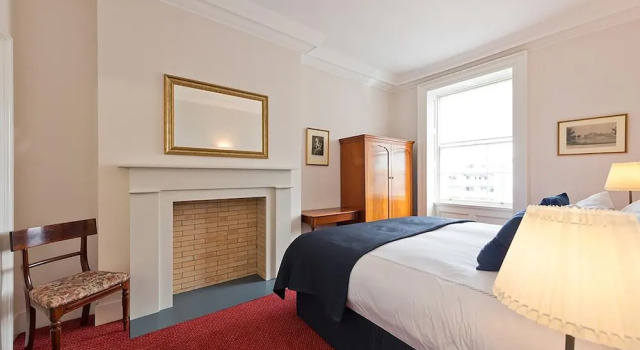 Люкс Henrietta Suites City Centre