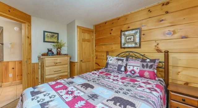 Big Bear Woods, Забронировать Отель Отели Пиджен-Фордж с парковкой, рядом с Pigeon Forge Community Center, Парковка