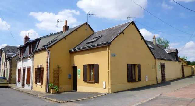 House With 2 Bedrooms in Bonneval, With Enclosed Garden and Wifi, Boek Hotel  