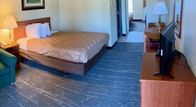 Mackinaw Beach and Bay Inn & Suites, Забронировать Отель СПА-отели Макино-Сити, рядом с Гольф-клуб Animal Tracks Adventure, SPA-услуги