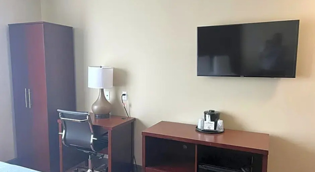 Номер Deluxe Lotus BLU Inn & Suites