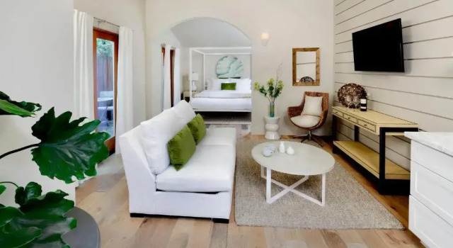 Студия Deluxe Rockhouse Suites