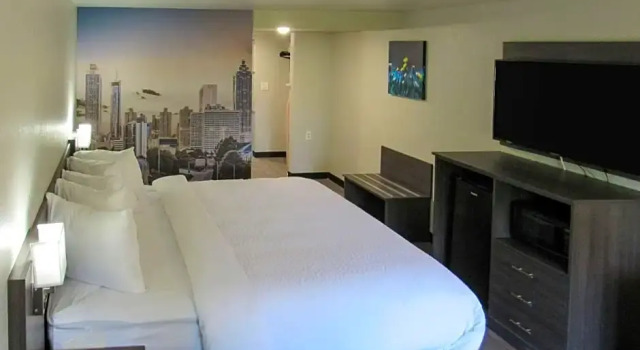 Двухместный люкс Clarion Pointe McDonough