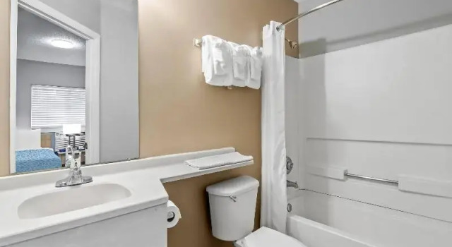 Шестиместный номер Standard Suburban Studios Stuart near Federal Hwy 1