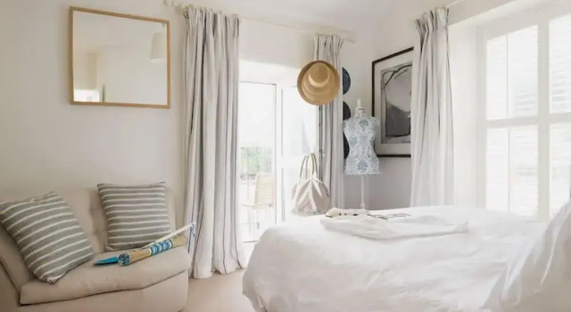Номер Comfort The Strand Inn