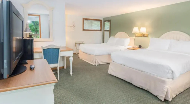 Четырёхместный номер Standard Ocean Park Inn Cape Cod