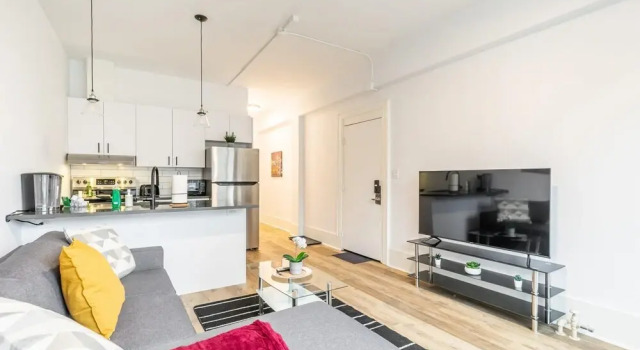 1BR Apt w Queen Bed Netflix - Prime Location, Varaa Hotelli Hamilton 