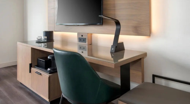Четырёхместный клубный номер Standard Buffalo Marriott Niagara