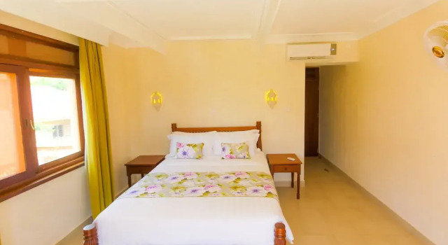 Luxury Private Villas in Diani Beach, Mombasa Kenya, Varaa Villa Hotellit Coast Region uima-altaalla, Uima-allas