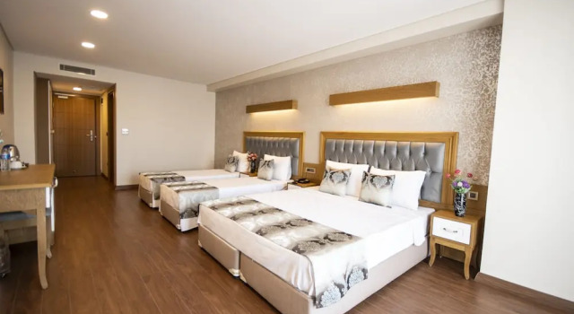 Четырёхместный номер Eliza Hotel
