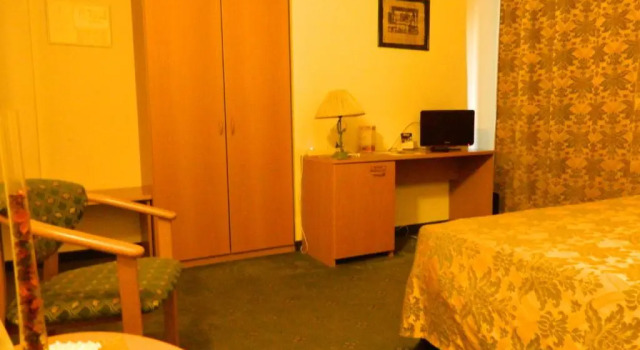 Ascot Lodging, Buchen Sie Hotel Cardano al Campo Lombardei