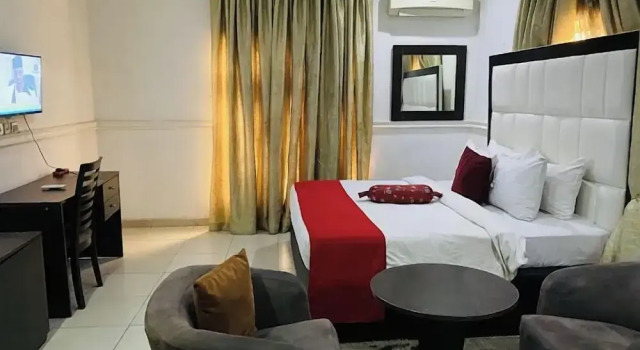 Camera Deluxe Crystal Suites