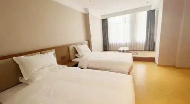 Семейный люкс Jifeng International Hotel (Baotou Iron and Steel Street Wangfujing Branch)