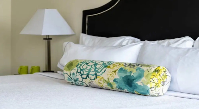 18th FL Stylish CozySuites w/ roof pool, gym #1