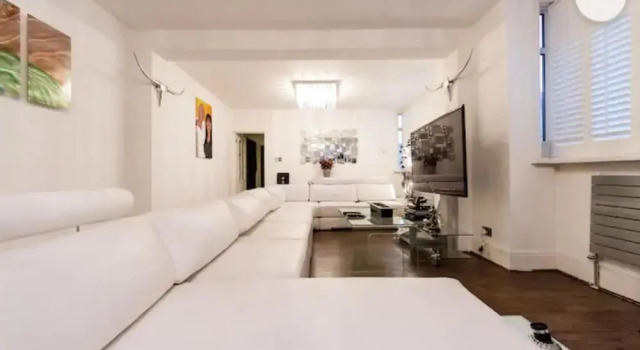 Super Large Apartment in London for Larger Groups, Varaa Huoneisto Asunnot kohteessa Merseyside, Huoneisto